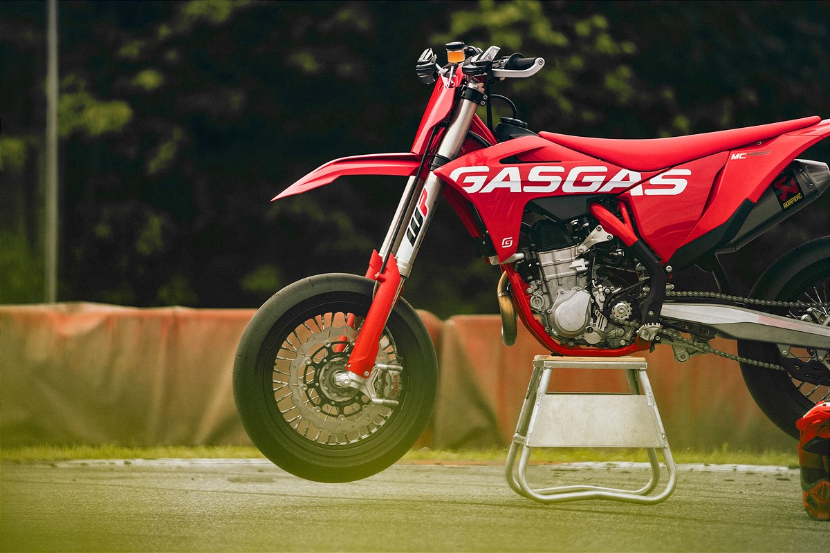 GASGAS verwandelt eine serienmäßige MC 450F in eine scharfe Supermoto